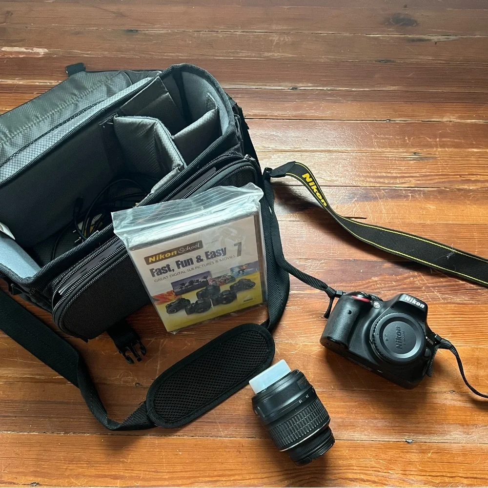 Nikon DSLR D5100 w/ Case